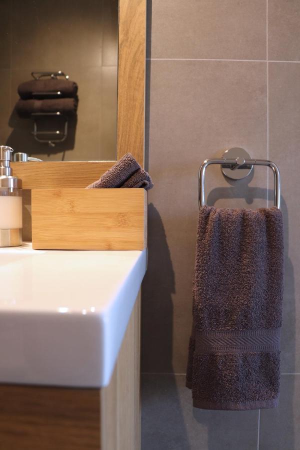 Highrise Madalenas Apartment ฟุงชาล ภายนอก รูปภาพ