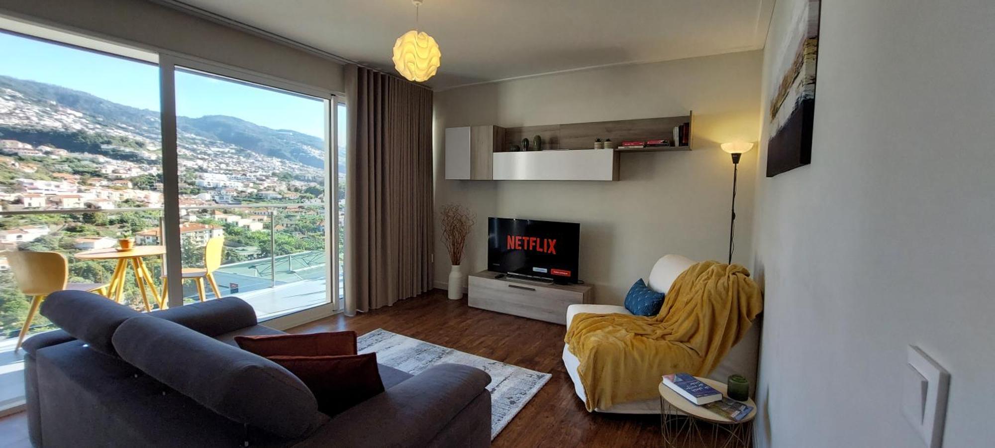 Highrise Madalenas Apartment ฟุงชาล ภายนอก รูปภาพ